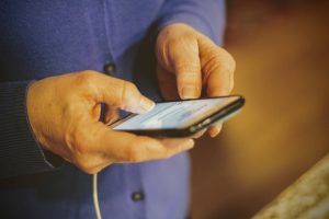 How can I read my boyfriend's text messages