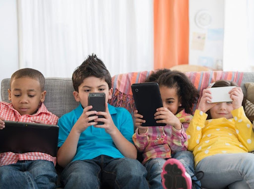 kids using phone